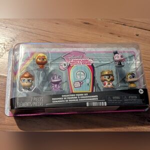 Disney Doorables 7-Pc Collectible Figure Set w/ Surprise Inside - A1